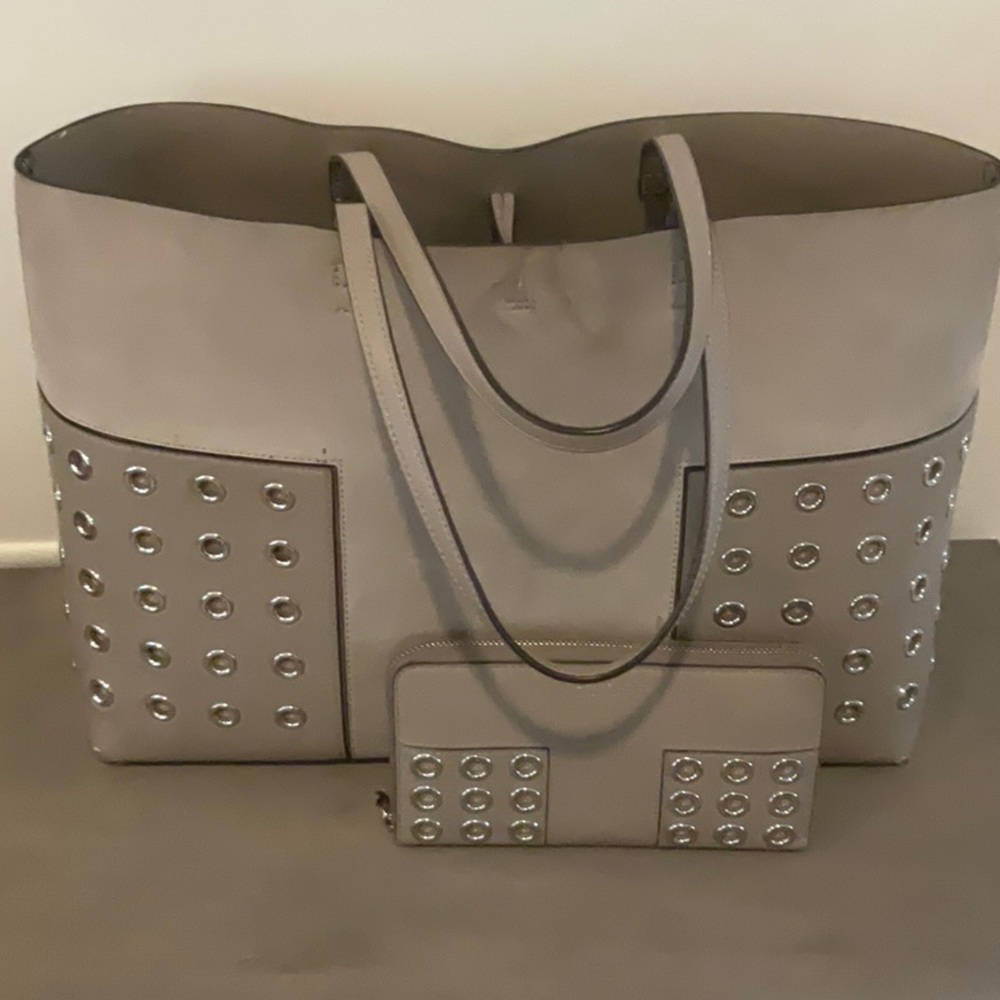 Tory Burch Tote/Purse and wallet